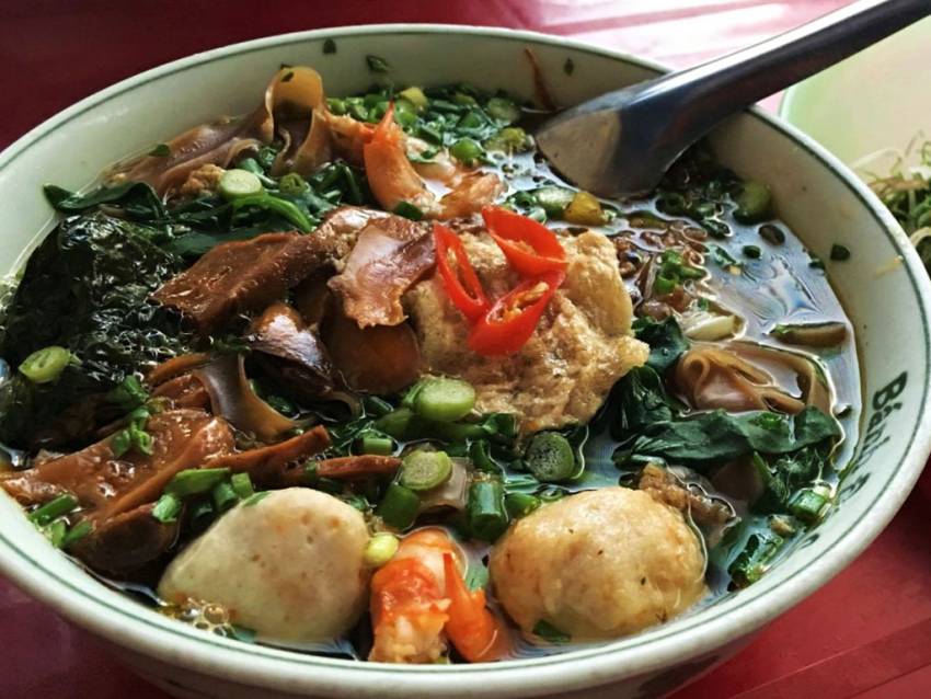 Bánh đa cua - Menu food tour hải phòng bạn không thể bỏ qua