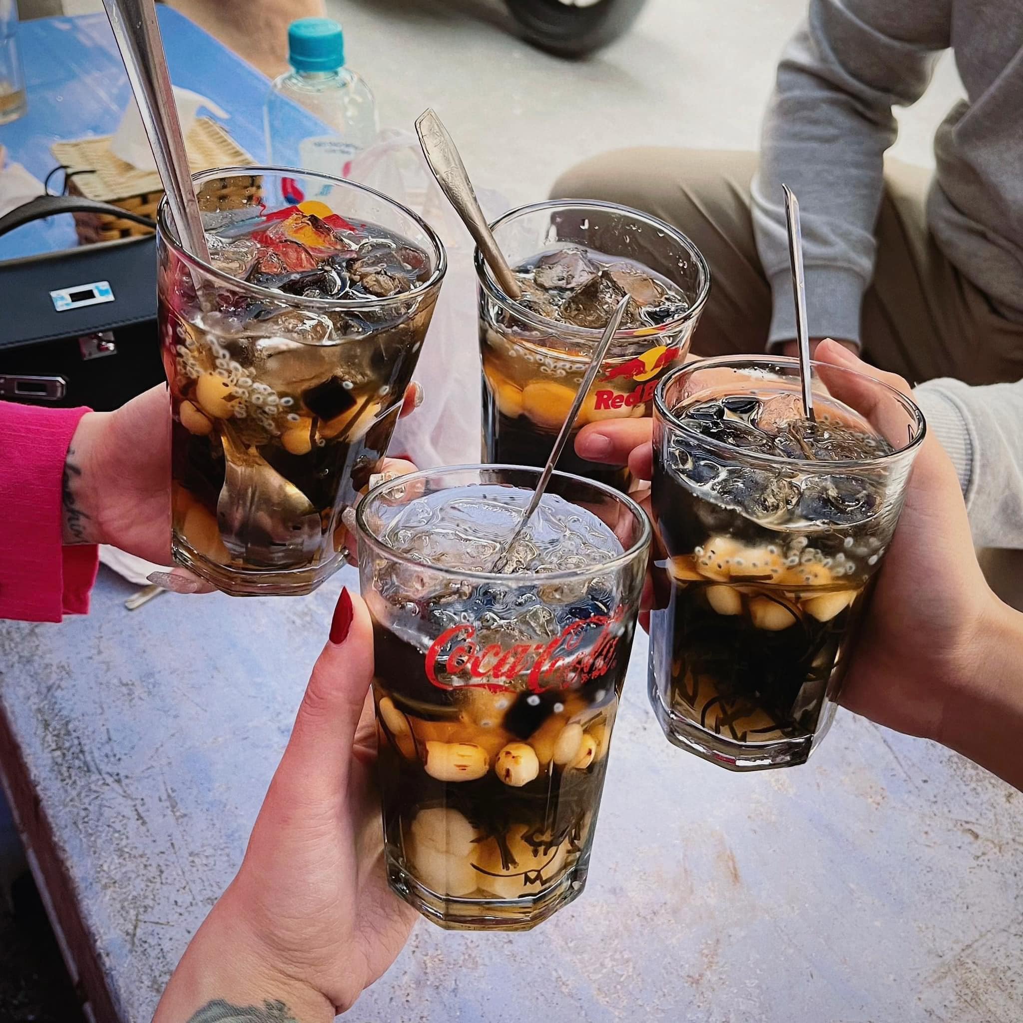 Chè Cô Út để thưởng thức các món chè đặc trưng của Hải Phòng