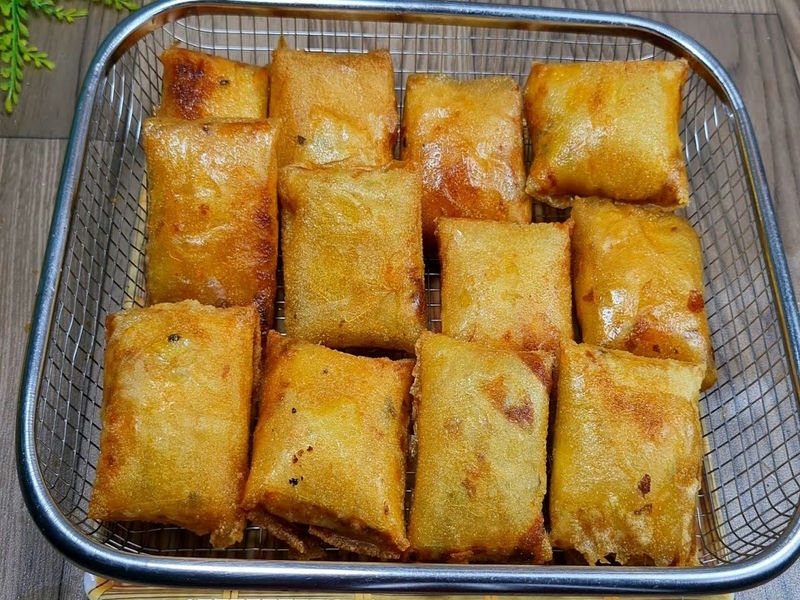 Nem Cua Bể ròn rụm - thuê xe máy SH Mode tại Hải Phòng nên trải nghiệm